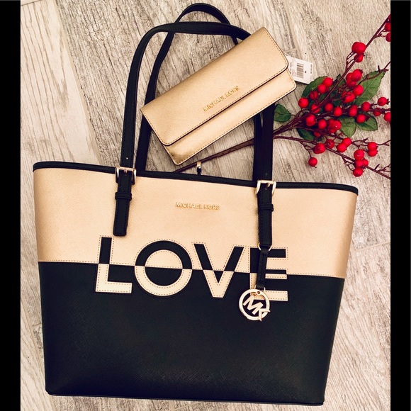 Michael Kors Handbags - Michael Kors Jet Set Tote/Flat Wallet Set